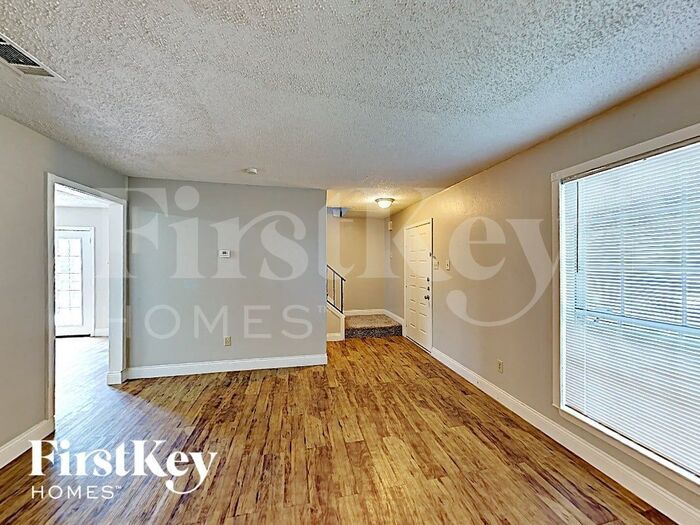 Building Photo - 4810 Glenvillage St