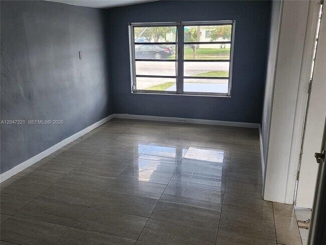 Building Photo - 4100 SW 36th St