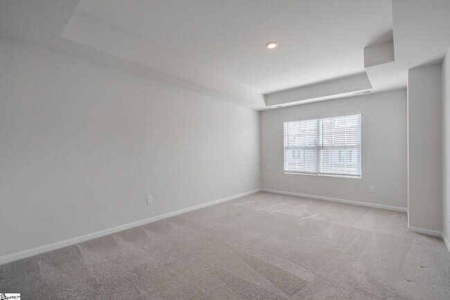 Building Photo - 14 Loebner Ln
