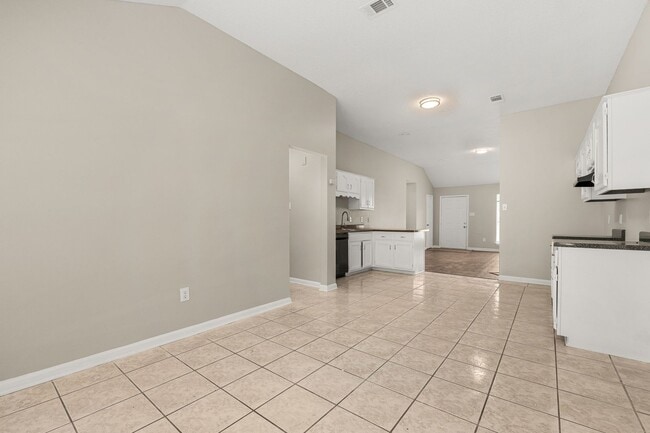 Building Photo - Updated 4 Bedroom 2 Bath Home - Open to Section 8