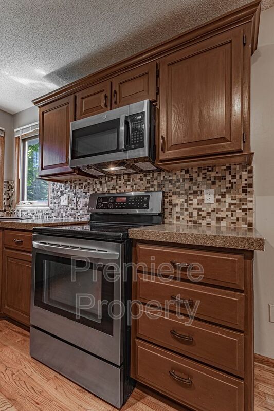 Building Photo - 14651 W 141st Dr