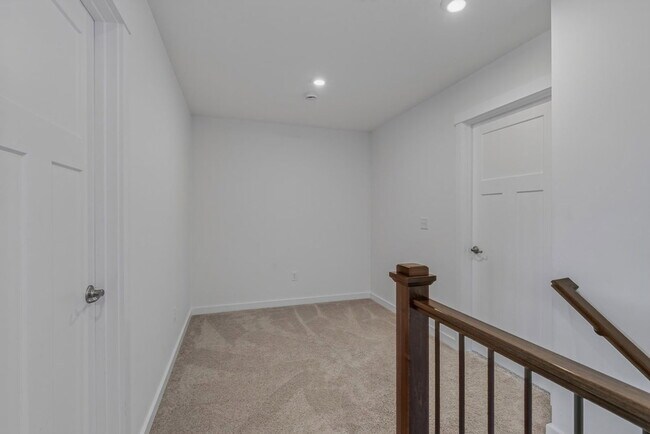 Building Photo - 144 Hanford Ln