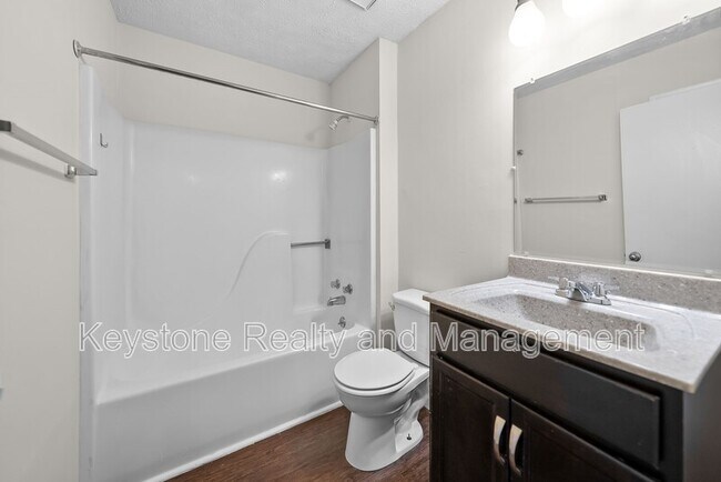Building Photo - 225 Clara Dr