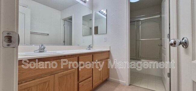 Building Photo - 2080 Mariposa Dr