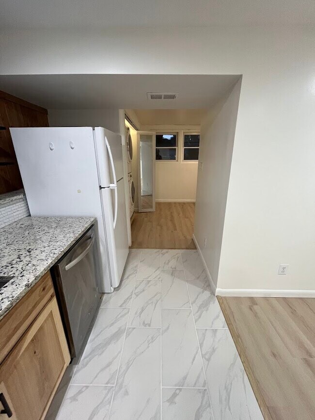 Building Photo - 9241 Pinenut Ct