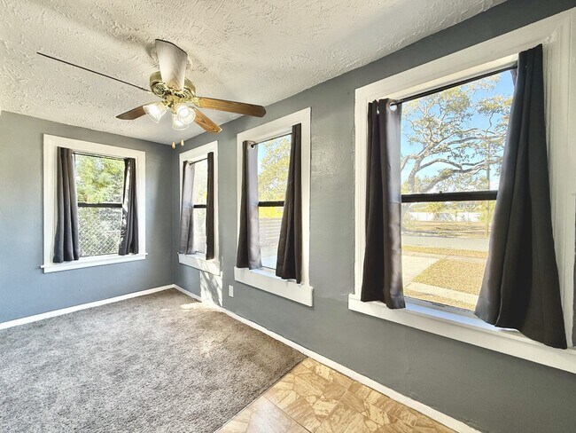 Building Photo - 1828 20th Ave S