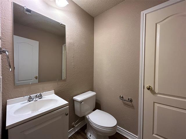 Building Photo - 7740 Western Oaks Dr