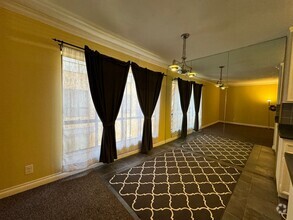 Building Photo - Centrally located Condo in a desirable nei...