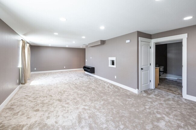Building Photo - BEAUTIFUL 5 BED 3 BATH HOME IN FIRTH