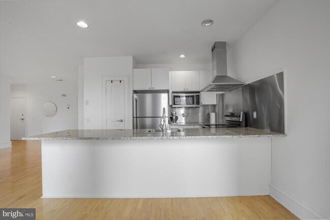 Building Photo - 1920 Chestnut St