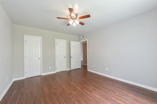 Building Photo - 1811 Stoney Brook Dr
