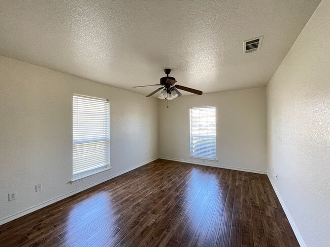 Building Photo - 206 Nolan Ridge Dr