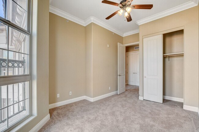 Building Photo - Luxury Resort Style Condo in Lake Las Vegas