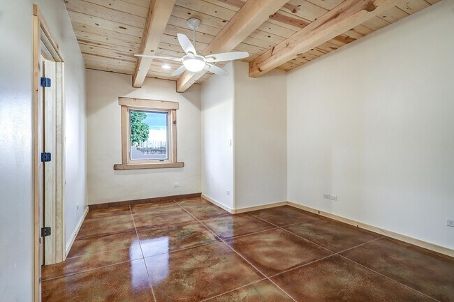 Building Photo - 1020 Ortega Rd NW