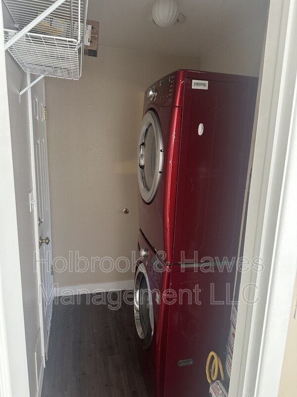 Building Photo - 540 Irish Dr