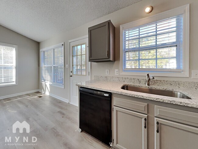 Building Photo - 832 St Andrews Pl