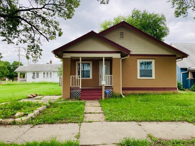 Primary Photo - Charming Bungalow Near Downtown