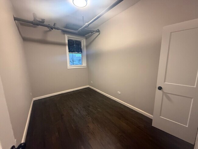 Building Photo - 4954 N Harding Ave
