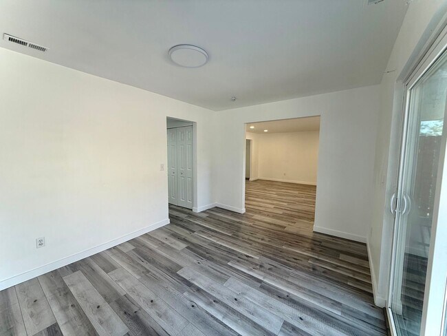 Building Photo - 3 Bedroom Home in Holladay Available August 1st