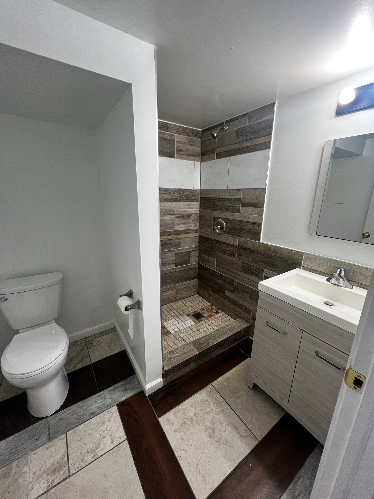 Building Photo - 5405 Quintana St