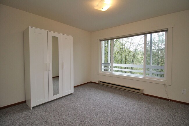 Building Photo - 1001 SW Woods St