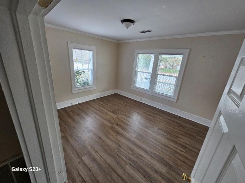 Building Photo - 1933 Nance St