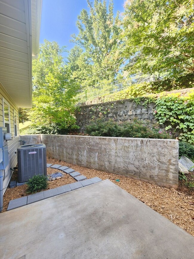 Building Photo - COMING SOON!!! Weaverville Townhouse-End Unit! (Creekside Village)