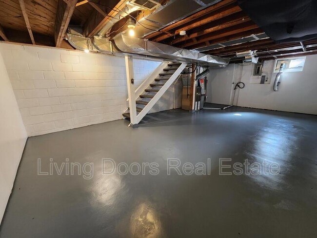 Building Photo - 312 S 47th St