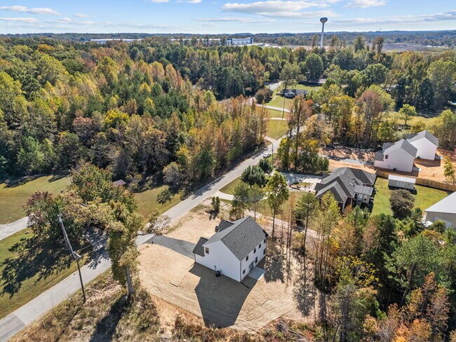 Building Photo - Stunning New Build!