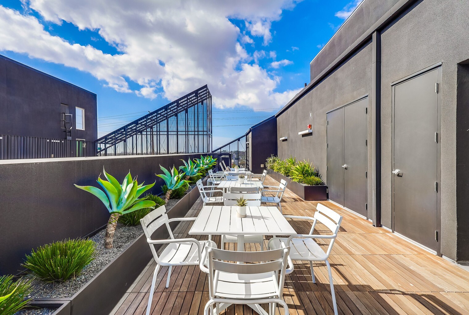 Building Photo - 3630 Overland Ave