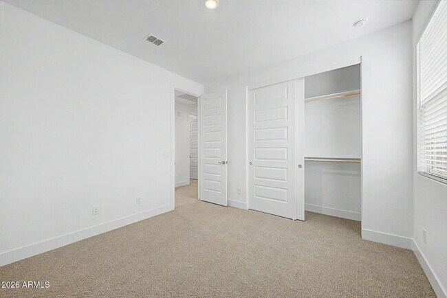 Building Photo - 21505 E Sparrow Dr