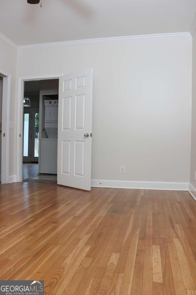 Building Photo - 1124 Center St NW