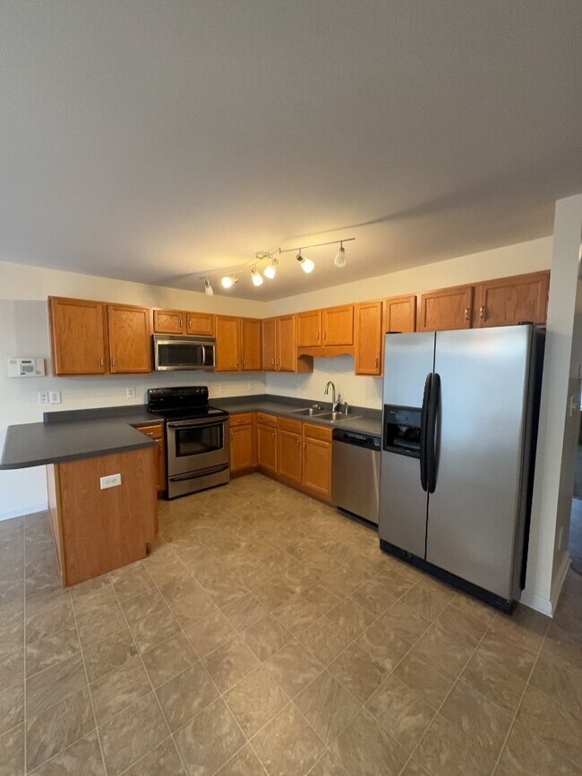 Building Photo - Charming 4 Bedroom, 2 Bath Home - 300 Shif...