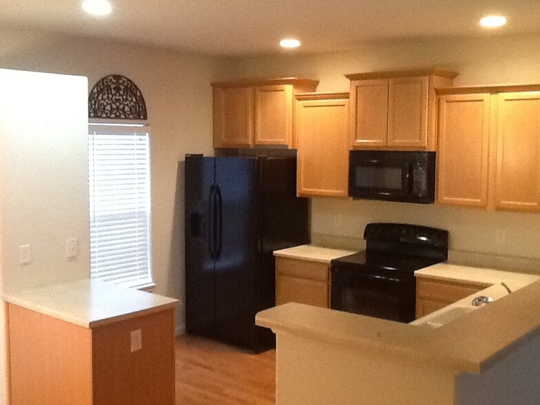 Building Photo - 936 Burning Bush Point