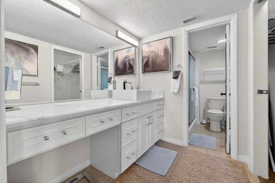 Building Photo - 12080 Capri Cir S