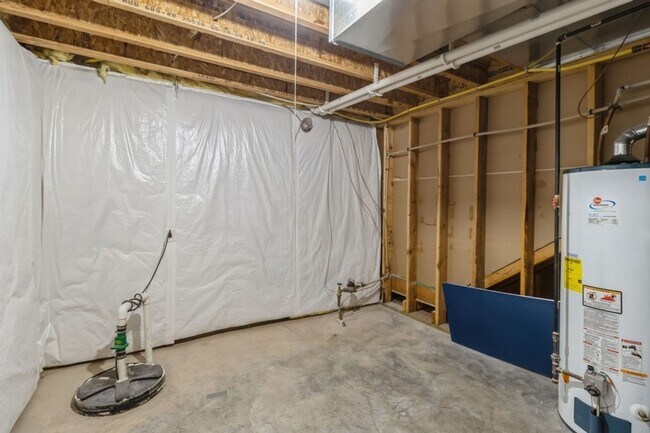 Building Photo - Commuter's Dream!!  3 Bedroom, 2.5 Bathroom Home in West Des Moines!