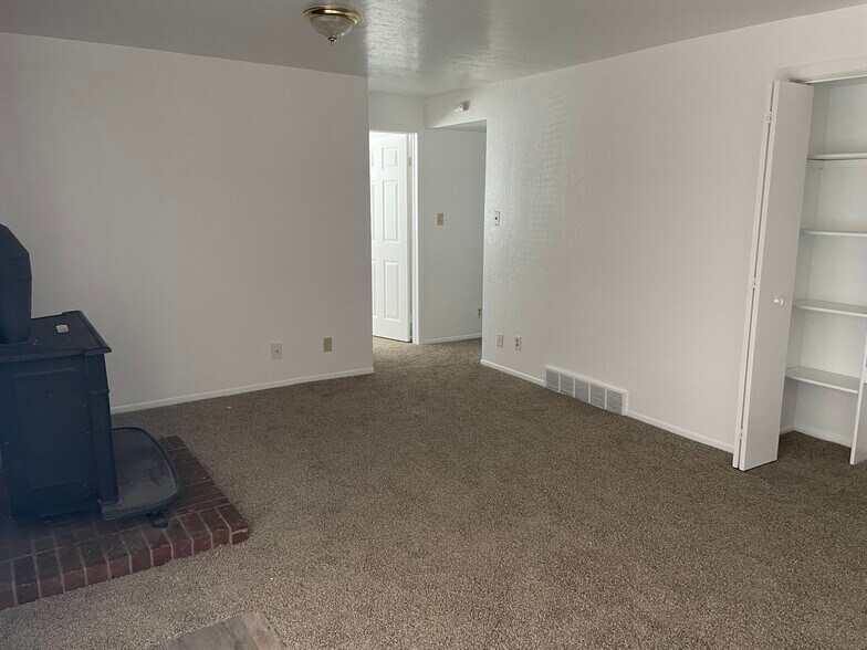 Building Photo - 2894 S 625 W