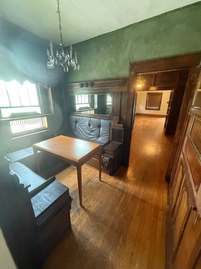 Building Photo - 3 Bed/1 Bath Home with Cellar