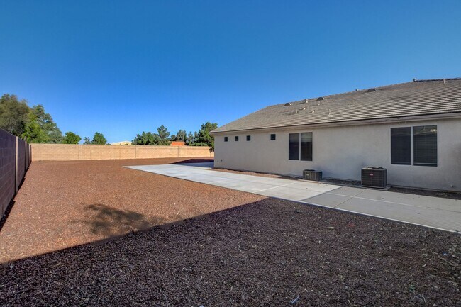 Building Photo - Single Family Home on 20k SQFT Lot in Gated Community