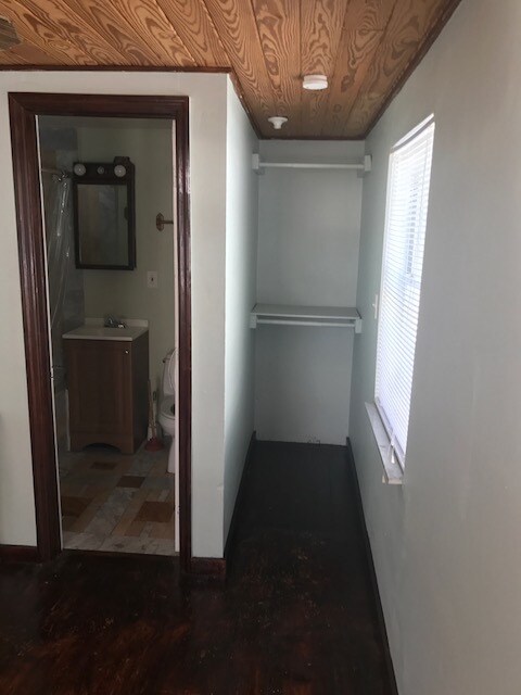 Closet - 1028 Whitehead St
