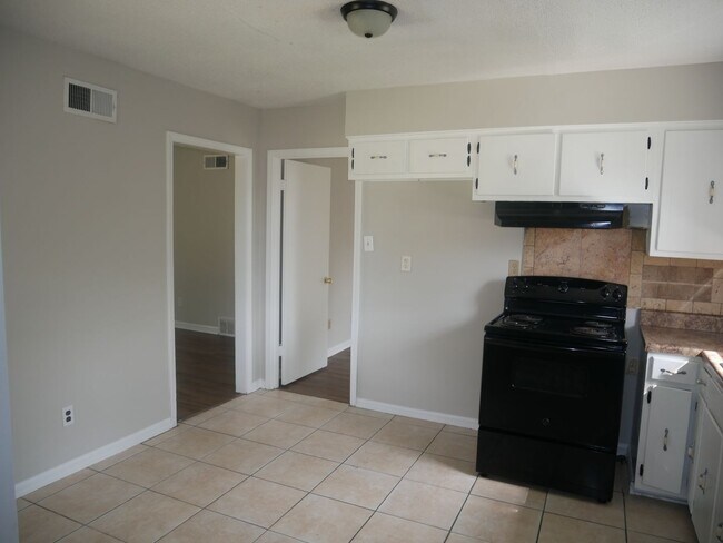 Building Photo - *****JUST REDUCED*****6010 Tulane Horn Lak...