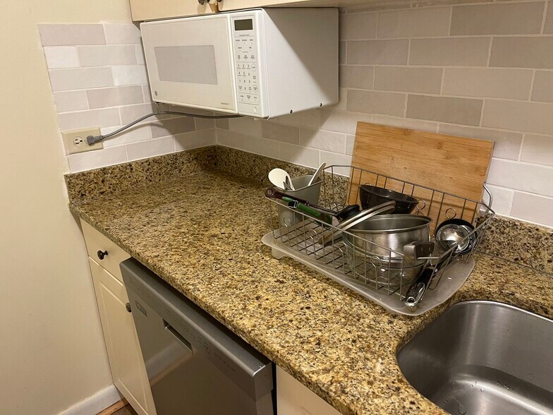 Kitchen-2 - 1501 Clairmont Rd