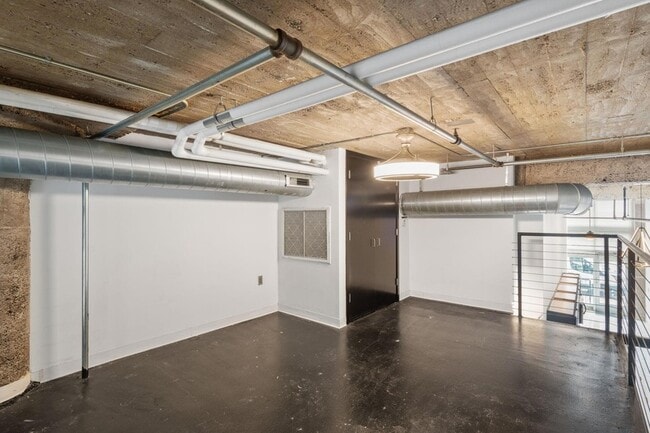 Building Photo - 521 S 7th St