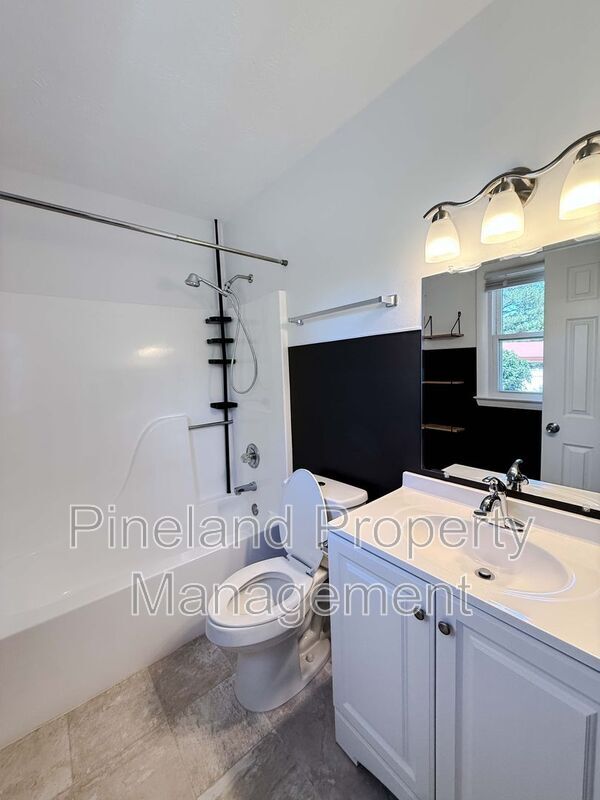 Building Photo - 1690 Clairborne Dr