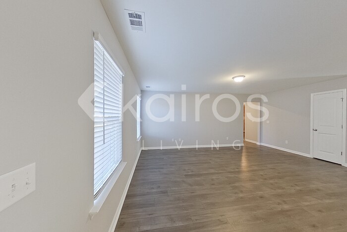 Building Photo - 102 Ebenezer Blf Wy