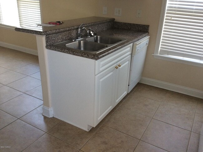 Building Photo - 500 Sea Knight Ln