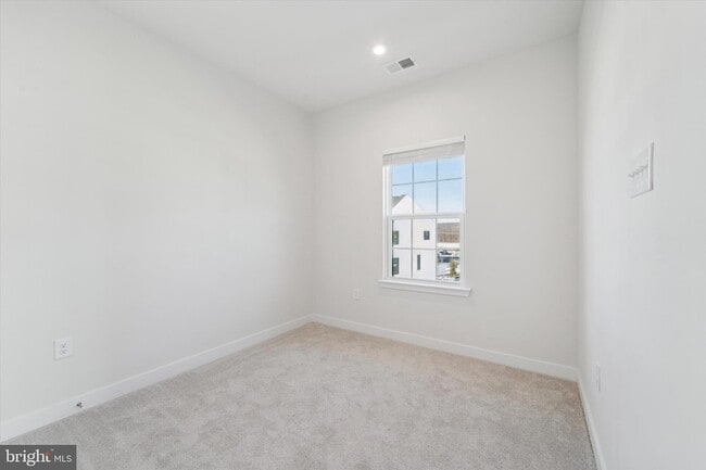 Building Photo - 208 River Birch Wy