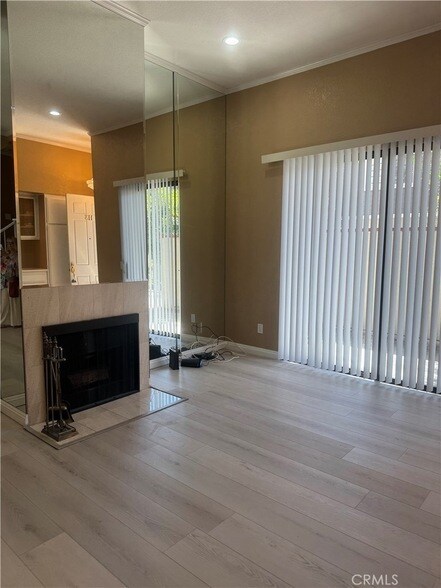 Building Photo - 10201 Mason Ave