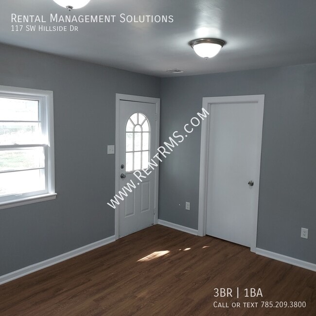 Building Photo - 117 SW Hillside Dr