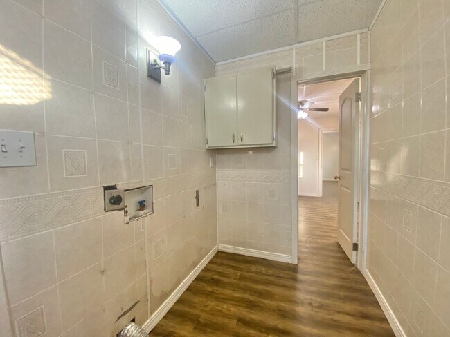 Building Photo - 2 bed 2 bath near Texas Tech University now available